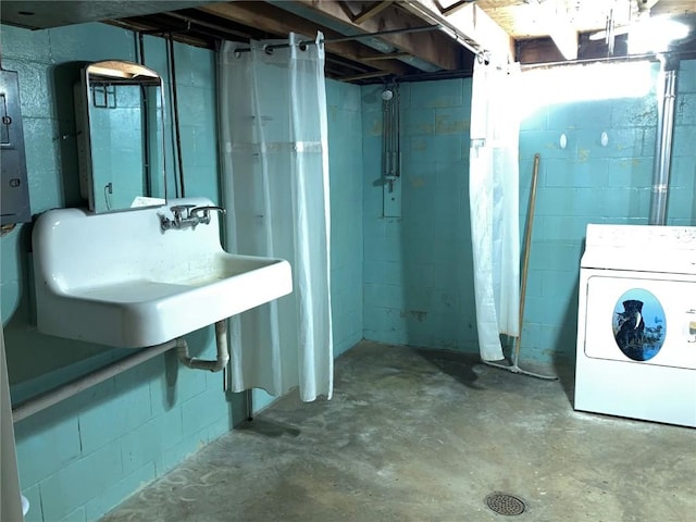 basement with sink and washer / dryer