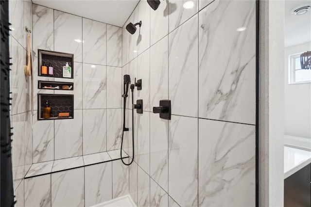 bathroom featuring a tile shower