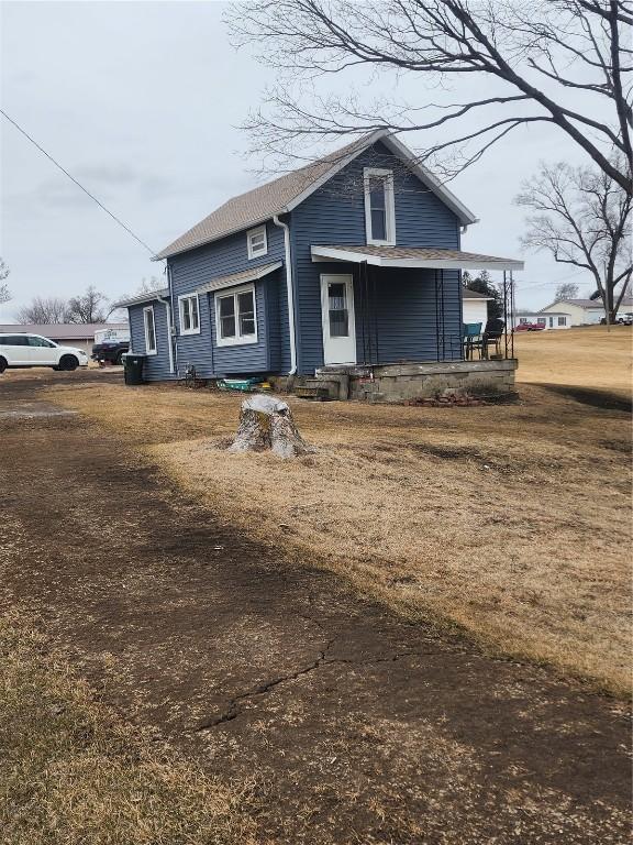 view of front of home with a porch and a front yard