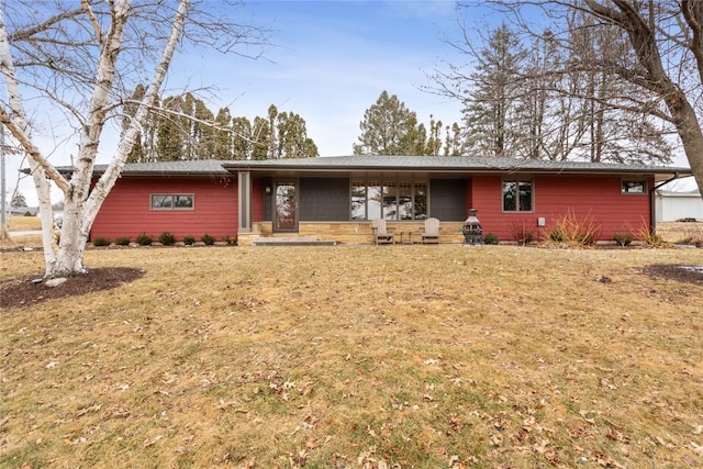 single story home featuring covered porch and a front lawn