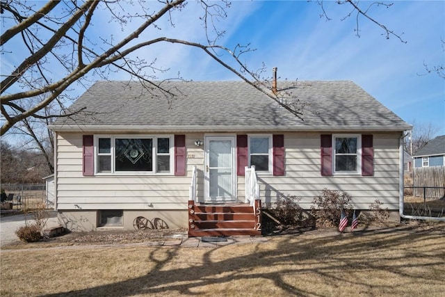 view of front of home featuring a front lawn