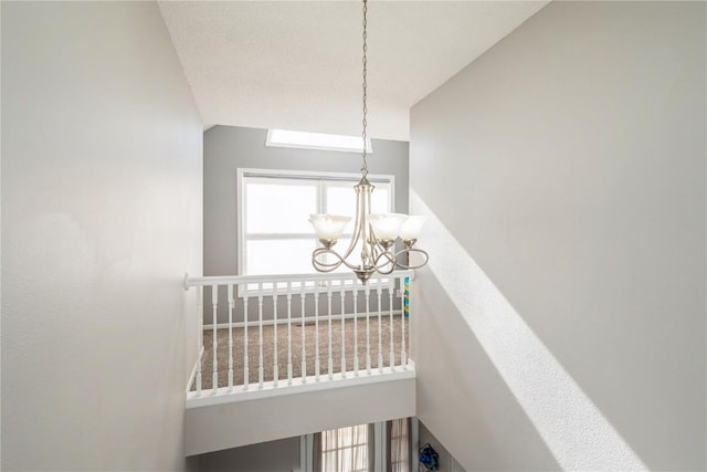 room details featuring an inviting chandelier