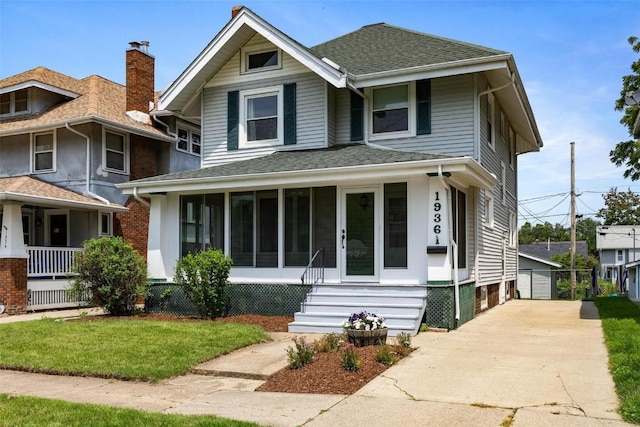 view of front of house featuring a front yard