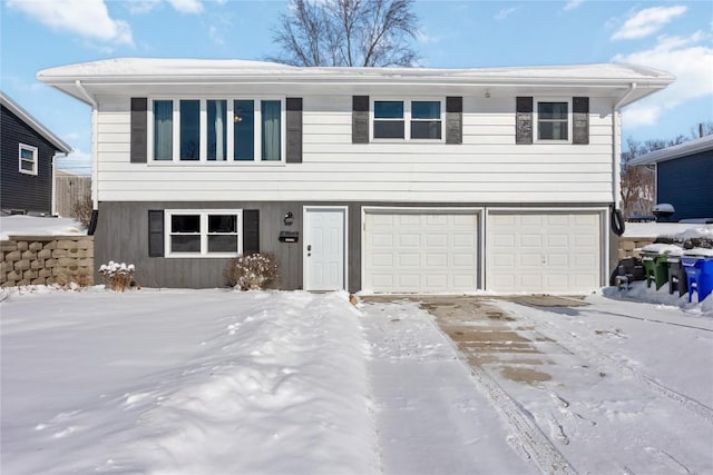 view of front facade featuring a garage