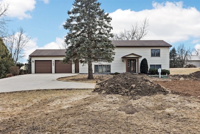 view of front facade with a garage