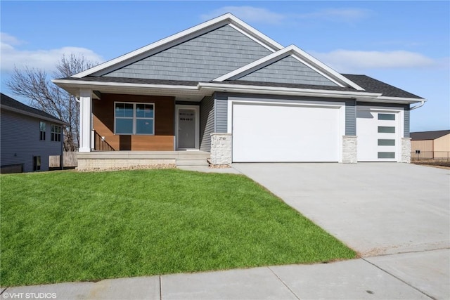 view of front of property featuring a front yard and a garage