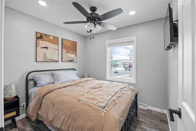 bedroom featuring recessed lighting, dark wood-style flooring, visible vents, and baseboards