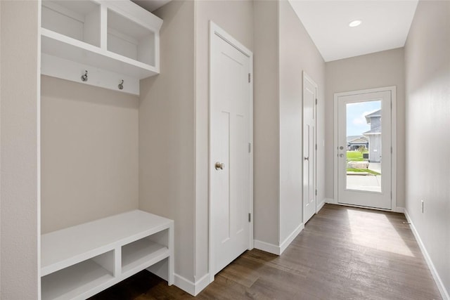 mudroom with dark wood-style floors, recessed lighting, and baseboards