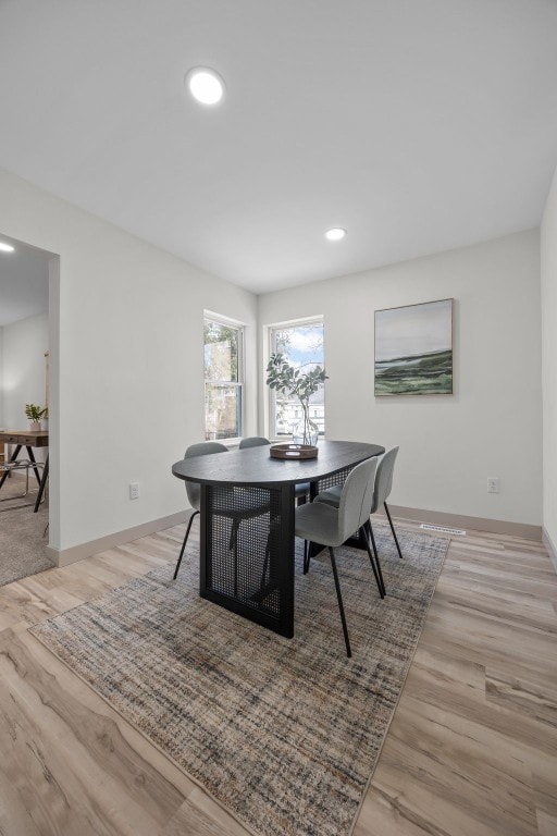 dining space with recessed lighting, light wood-style flooring, and baseboards