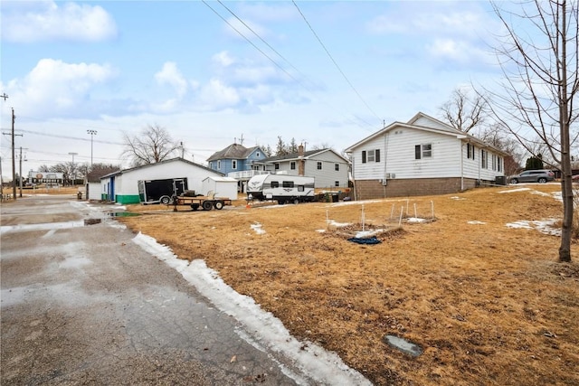 view of yard with a residential view