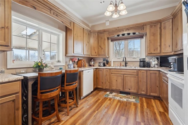 kitchen featuring a chandelier, light wood-style flooring, white appliances, a sink, and ornamental molding