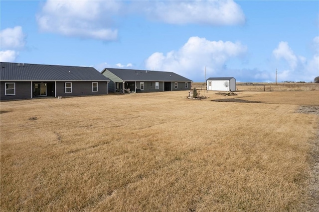 view of yard with an outdoor structure