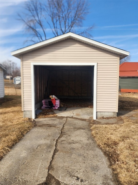 view of detached garage