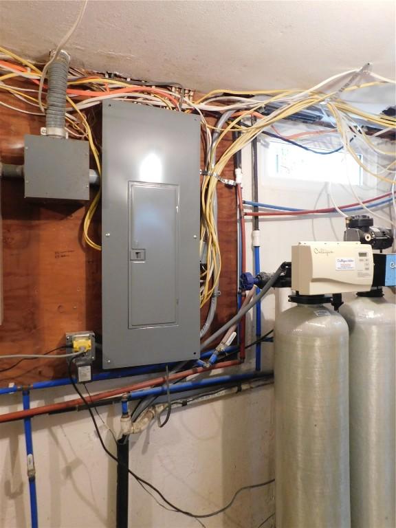 954 Monroe Ave, Tipton, IA 52772 - utilities featuring electric panel