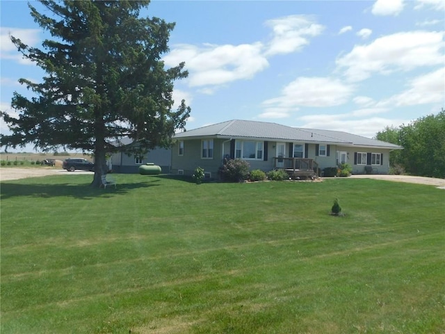 954 Monroe Ave, Tipton, IA 52772 - single story home featuring a front lawn