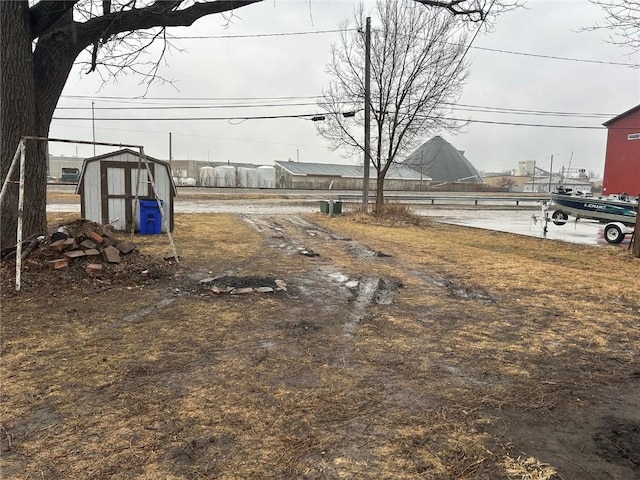 view of yard featuring an outbuilding and a storage unit