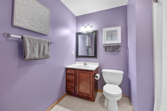 full bath featuring toilet, baseboards, and vanity