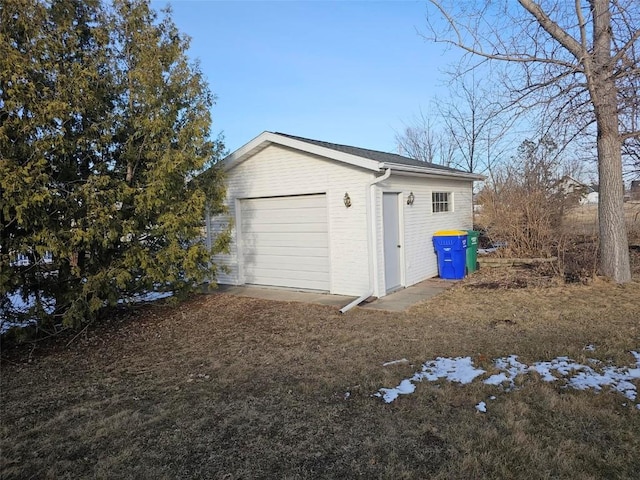 view of detached garage