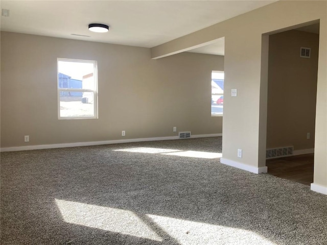 208 G Ave, Vinton, IA 52349 - carpeted empty room with baseboards