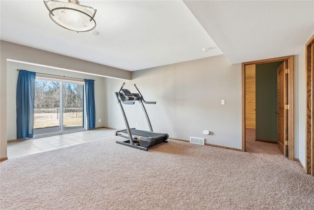 workout room featuring visible vents, baseboards, and carpet