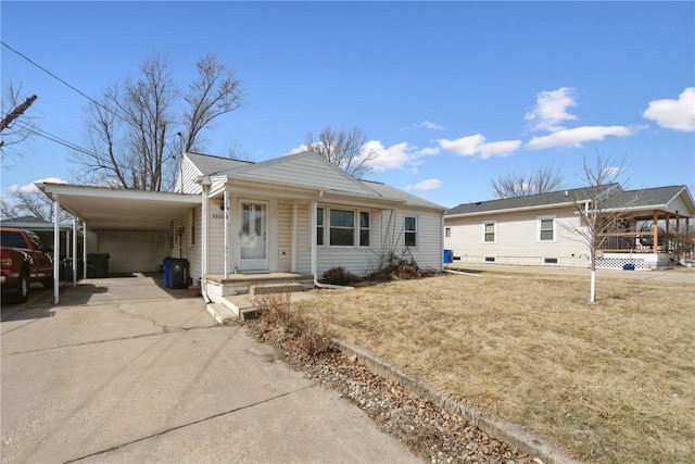 view of front facade featuring an attached carport and driveway