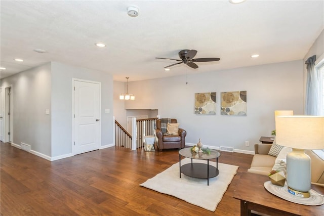 living area with wood finished floors, visible vents, baseboards, recessed lighting, and ceiling fan