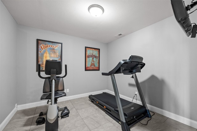 workout room featuring visible vents and baseboards