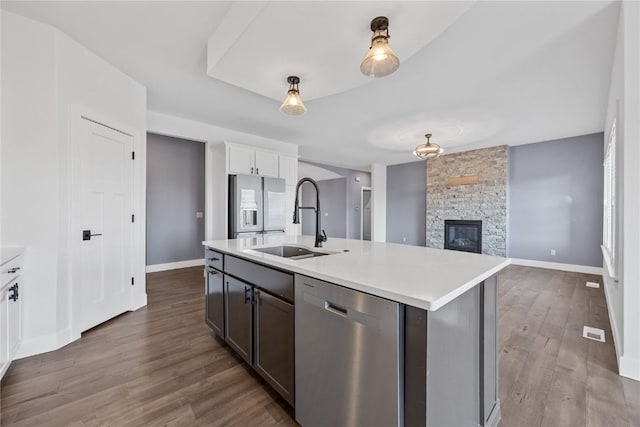 kitchen with visible vents, a sink, light countertops, dishwasher, and refrigerator with ice dispenser