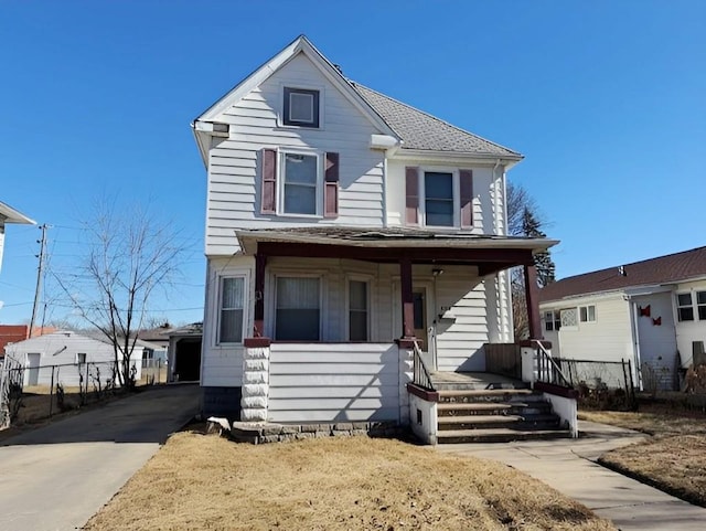 609 Baltimore St, Waterloo, IA 50702 - view of front of house with a porch and fence