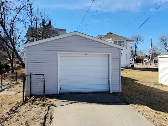 609 Baltimore St, Waterloo, IA 50702 - detached garage featuring fence and driveway