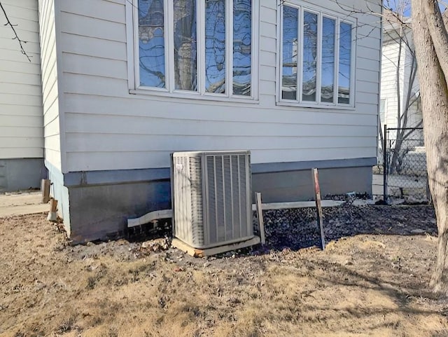 609 Baltimore St, Waterloo, IA 50702 - exterior details featuring fence and central AC