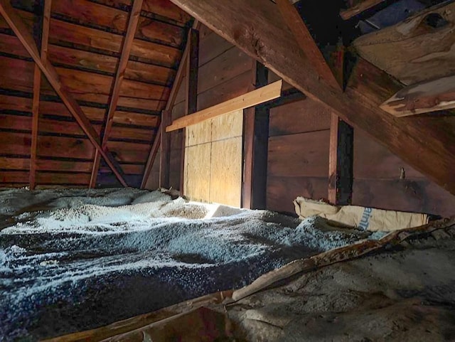 609 Baltimore St, Waterloo, IA 50702 - view of attic