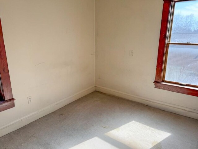 609 Baltimore St, Waterloo, IA 50702 - empty room with baseboards