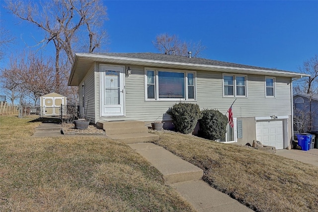 view of front of home featuring a front yard and a garage