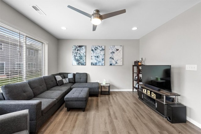 living area with visible vents, recessed lighting, light wood finished floors, baseboards, and ceiling fan