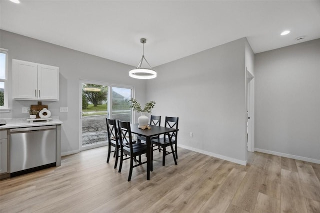 dining space with recessed lighting, light wood-type flooring, and baseboards