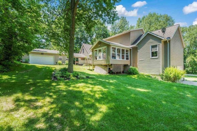 view of front of property featuring a detached garage, a front lawn, and an outdoor structure