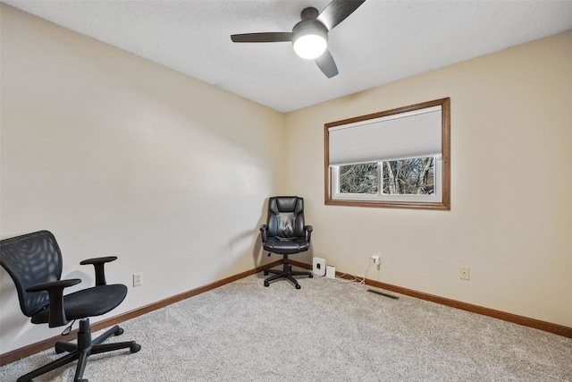 living area featuring a ceiling fan, visible vents, carpet, and baseboards