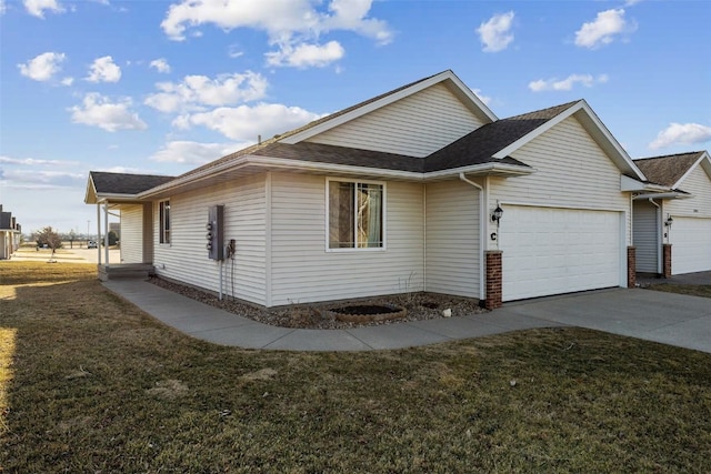 ranch-style house with a garage, driveway, roof with shingles, and a front lawn