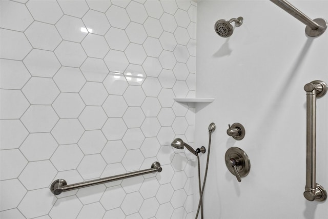 interior details with a tile shower