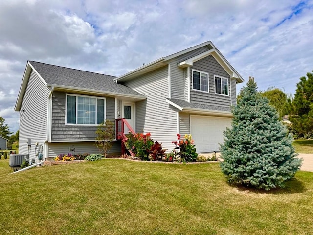 split level home with a front lawn, cooling unit, a garage, and roof with shingles