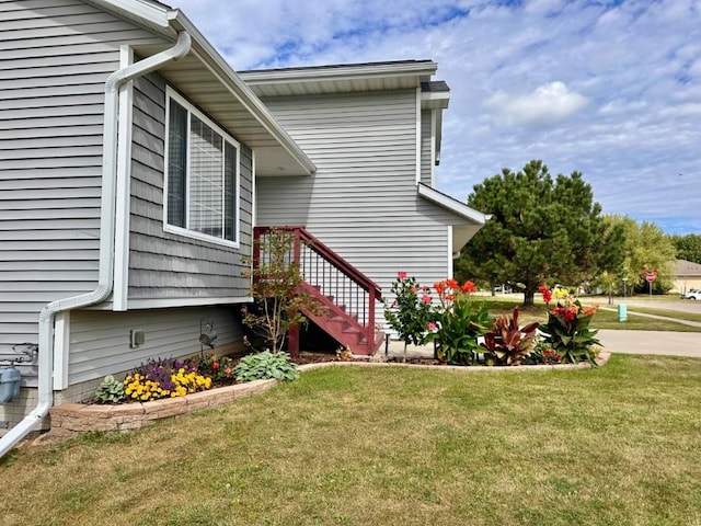 exterior space featuring a lawn