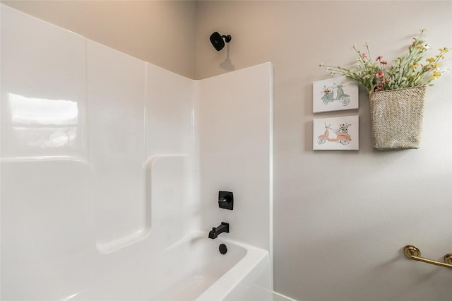 full bathroom featuring washtub / shower combination