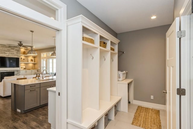 mudroom featuring a sink, baseboards, ceiling fan, recessed lighting, and dark wood-style flooring