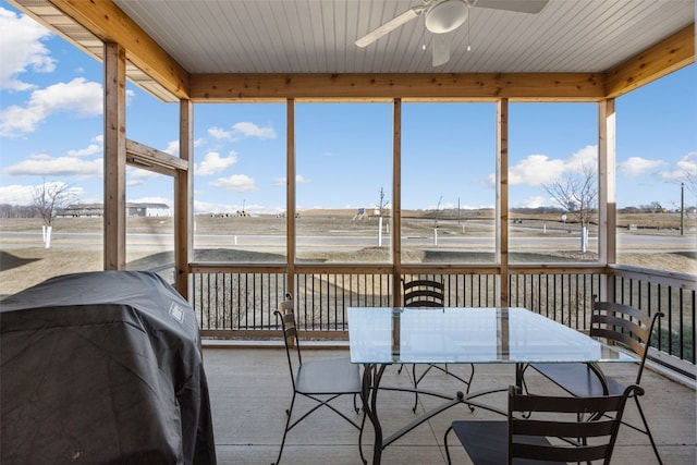 sunroom with a ceiling fan