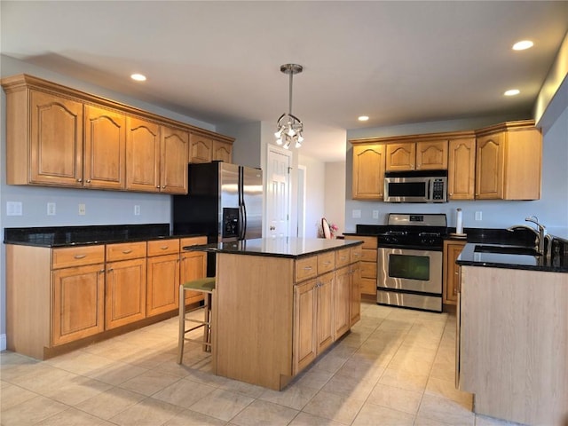 kitchen featuring recessed lighting, a sink, stainless steel appliances, pendant lighting, and a center island