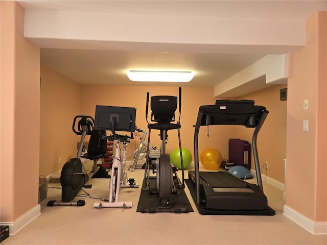 exercise room featuring baseboards