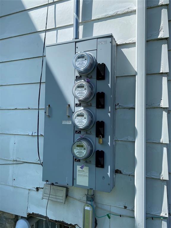 1416/1418 3rd Ave SE, Cedar Rapids, IA 52403 - exterior view of electric meter