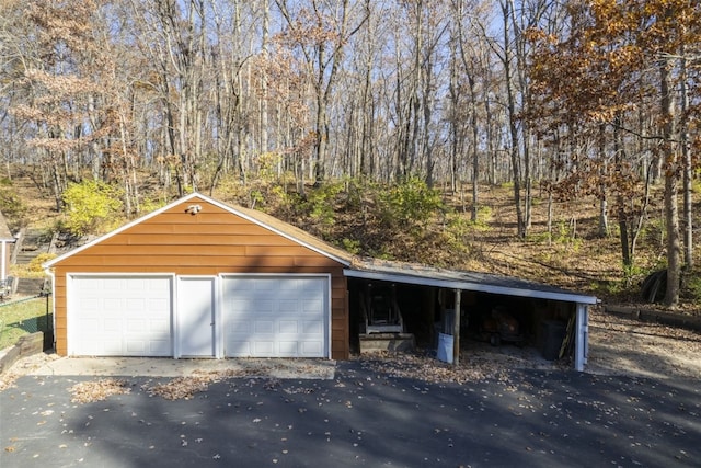 3098 Sandy Beach Rd NE, Solon, IA 52333 - garage featuring a detached garage