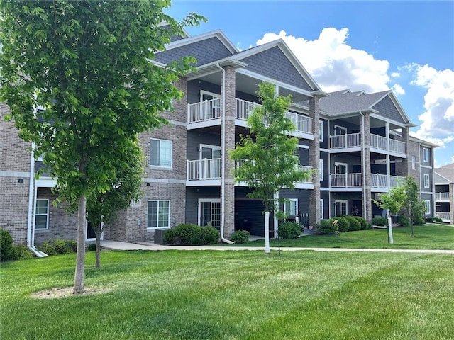 view of apartment building / complex with cooling unit